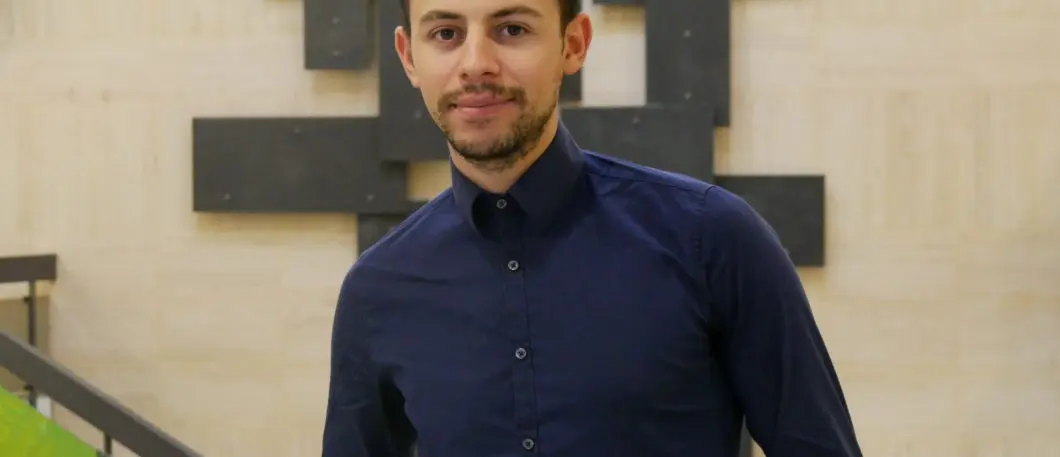« C’est la Marine qui m’a mené aux ressources humaines… et je veux y rester » : le parcours de Tarik, étudiant Bachelor qui recherche un contrat d’apprentissage d’un an dans ce domaine !