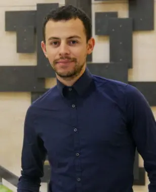 « C’est la Marine qui m’a mené aux ressources humaines… et je veux y rester » : le parcours de Tarik, étudiant Bachelor qui recherche un contrat d’apprentissage d’un an dans ce domaine !