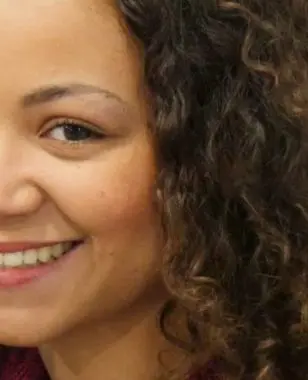 Les journées mondiales sans téléphone portable, ce ne sera pas pour elle ! Etudiante Bachelor en alternance chez SFR, Mélanie témoigne de son expérience au poste d’acheteuse reverse logistique