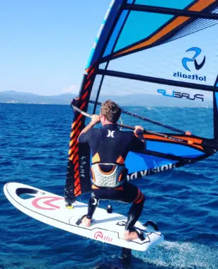 « Pratiquer un sport à haut niveau ne m’empêche pas d’étudier à l’étranger ! » : le témoignage d’Arnaud Billet en échange universitaire à l’Université de Dubaï