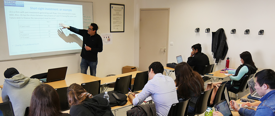 « Nous travaillons les cas concrets pour leur permettre une insertion professionnelle rapide et réussie ! » Le Dr Moez Bennouri témoigne de son expérience avec les étudiants MSc in Finance de MBS
