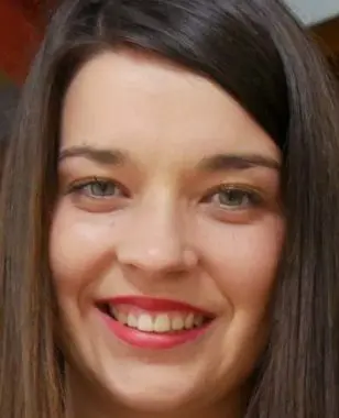 Mollie : « J’ai un Bac professionnel, 5 ans d’expérience dans le luxe et désormais je suis en Master 2 par alternance chez Chanel ! Merci à ceux qui m’ont poussée à croire en mes rêves ! »