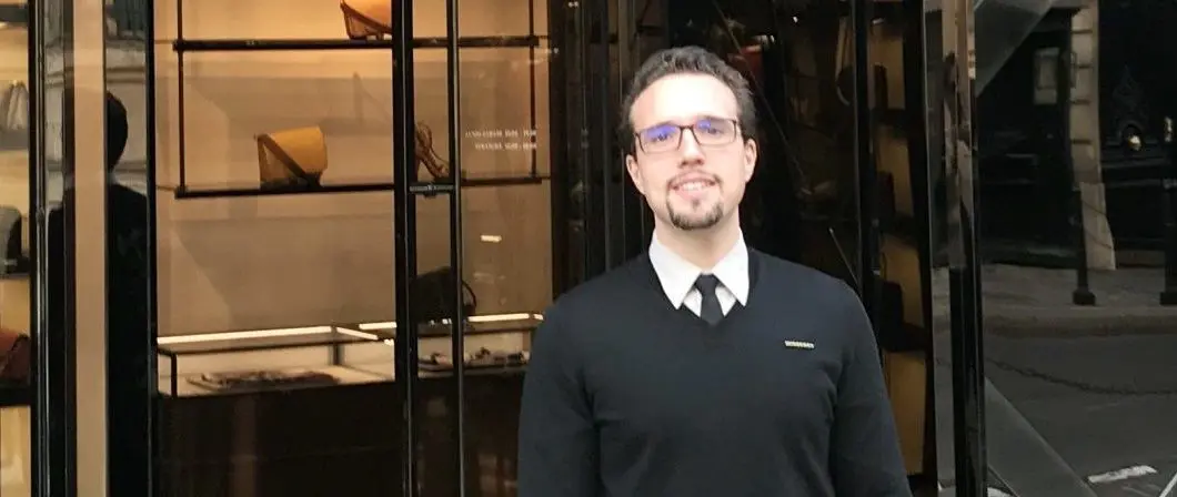 Portrait chinois de Jean-David Lavrut, diplômé Master, responsable de département chez Burberry et… écrivain !