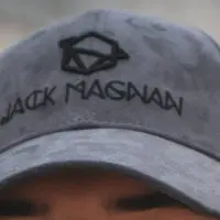 Incubé à MBS, Axel imagine Jack Magnan, une marque de couvre-chefs mêlant innovation, éthique et responsabilité en hommage à son grand-père