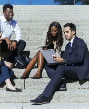 Que sont-ils devenus ? Hubert Martin, diplômé Bachelor 2011, connait un joli succès grâce à sa marque d’accessoires Vertical