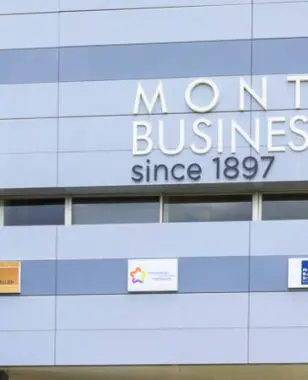 The Bachelor’s degree of MBS was awarded the "Grade de Licence", an additional guarantee of quality