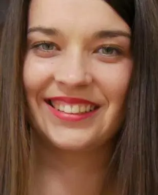Mollie, étudiante Master en alternance chez Chanel