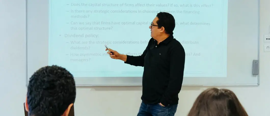 Cours MSc in Finance avec Dr Moez Bennouri