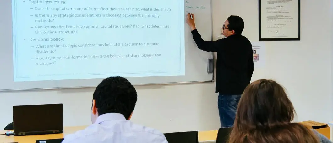 Cours MSc in Finance avec Dr Moez Bennouri