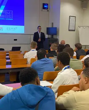MBS forme les élèves pilotes de l’ESMA Aviation Academy dans le cadre d’un parcours double diplômant avec le Programme Bachelor